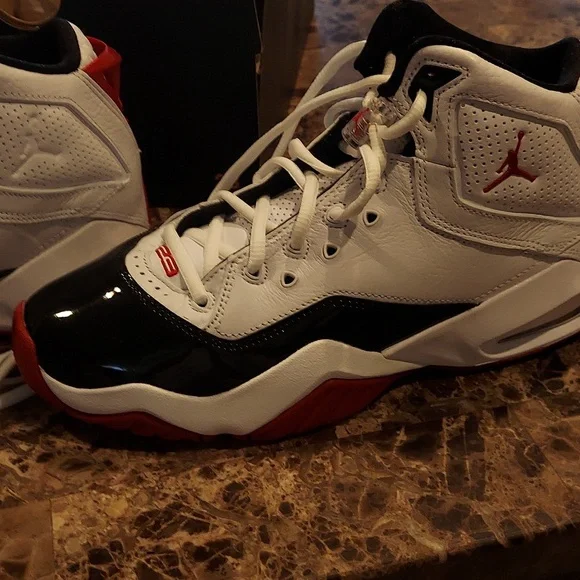 NWOT Air Jordan bloyals - Picture 4 of 5